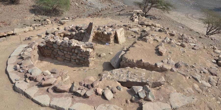 اكتشاف أثري من العصر البرونزي المبكر بمنطقة دهوى في ولاية صحم بمحافظة شمال الباطنة في سلطنة عُمان.
