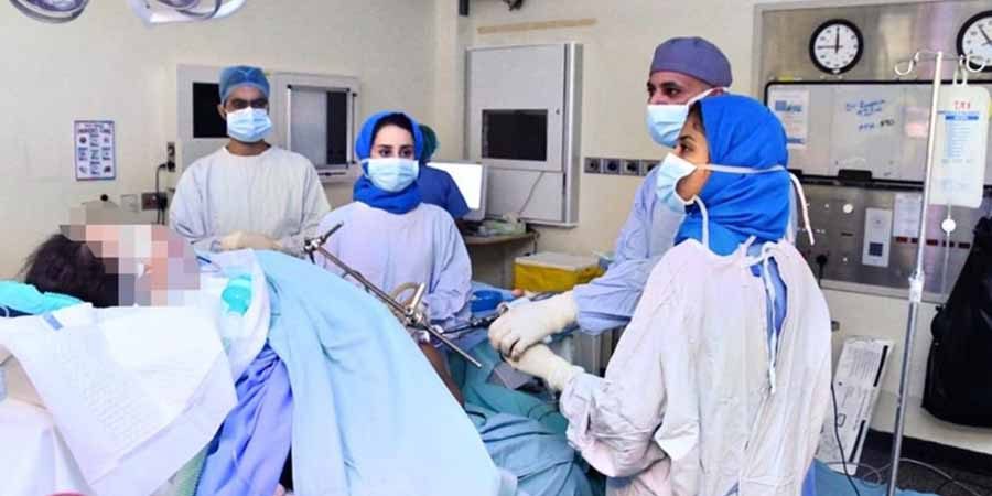 إجراء مجموعة من العمليات الجراحية تمثلت في التدخل المحدود لعمليات المناظير المتقدمة في جراحات الصدر والمريء.