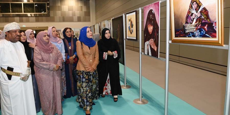 رعى افتتاح المعرض معالي الدكتورة مديحة بنت أحمد الشيبانية وزيرة التربية والتعليم.