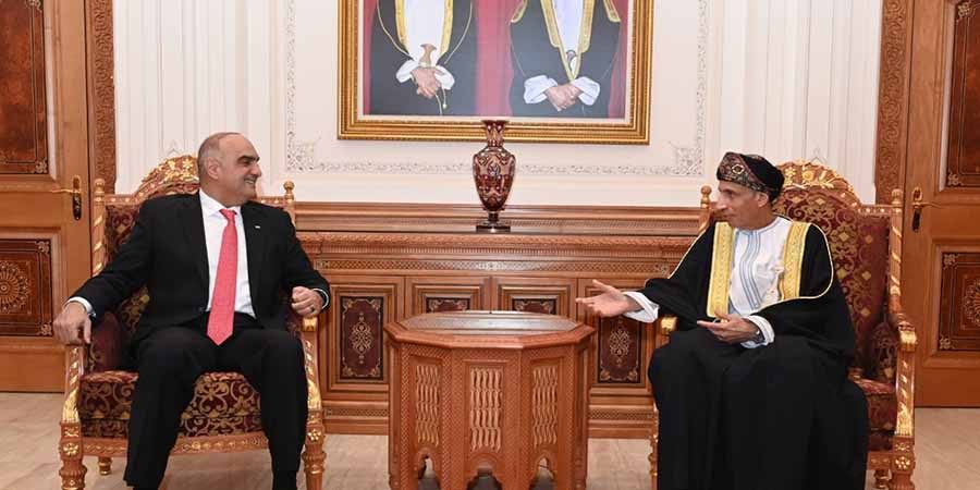 سمو السيد فهد يستقبل رئيس الوزراء الأردني