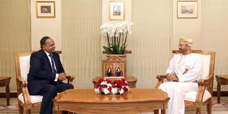 معالي السيد بدر بن حمد البوسعيدي وزير الخارجية وسفير جمهورية سريلانكا الديمقراطية الاشتراكية