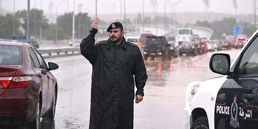 جهود شرطة عُمان السلطانية مع تأثيرات الأمطار الغزيرة التي هطلت اليوم