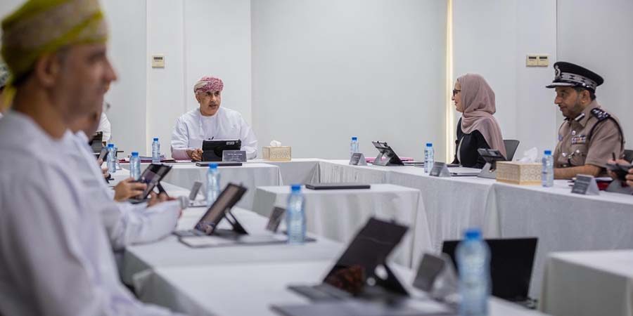 ترأس الاجتماع معالي الدكتور هلال بن علي السبتي وزير الصحة رئيس مجلس الأمناء.