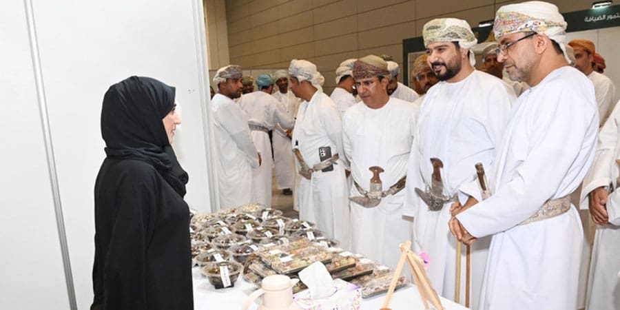 رعى افتتاح فعاليات المهرجان معالي قيس بن محمد اليوسف وزير التجارة والصناعة وترويج الاستثمار.