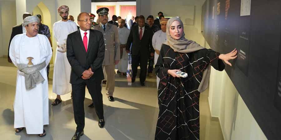 كان في استقباله سعادة الدكتور حمد بن محمد الضوياني رئيس هيئة الوثائق والمحفوظات الوطنية.