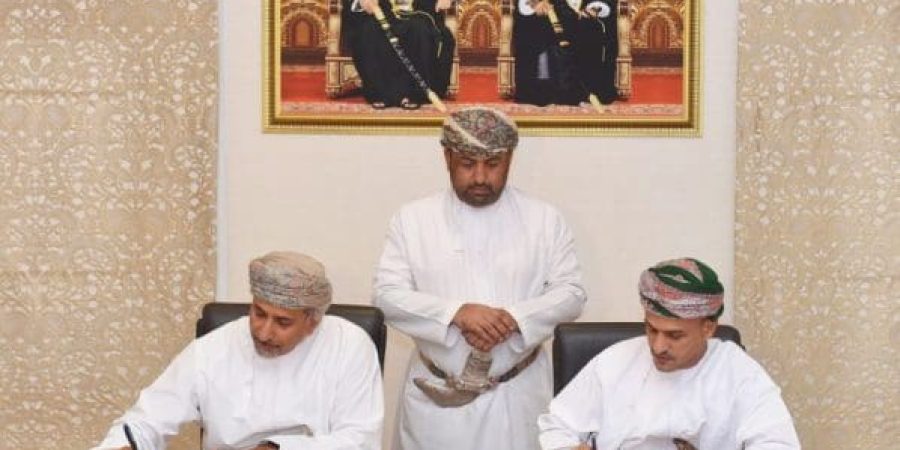 وقع على الاتفاقيات سعادة الدكتور عبد الله بن علي العمري رئيس هيئة البيئة، وطلال بن حامد العوفي، الرئيس التنفيذي لمجموعة "أوكيو".