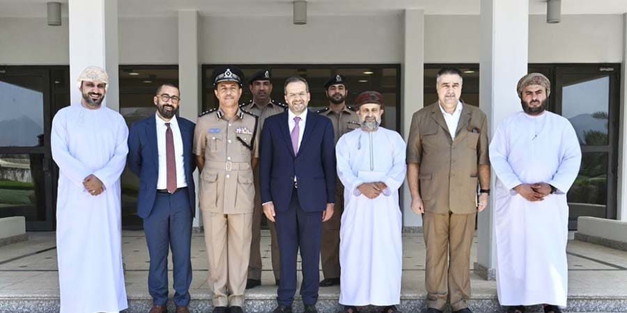 رافق وفد المفوضية السامية لحقوق الإنسان التابعة للأمم المتحدة فريق من "اللجنة العُمانية لحقوق الإنسان" والعقيد علي بن حسن البلوشي مدير عام السجون وعدد من ضباط، وضباط صف الإدارة العامة للسجون.