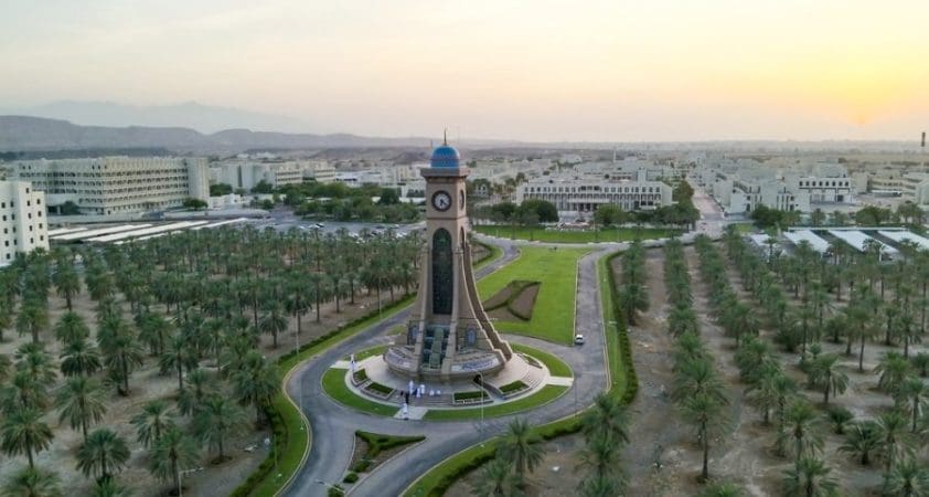 جامعة السلطان قابوس تبحث آفاق قبول الطلبة ذوي الإعاقة السمعية 