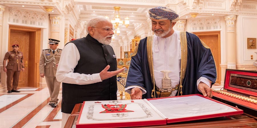 جلالة السُّلطان المُعظم يمنح وسام عُمان لدولة رئيس الوزراء الهندي 