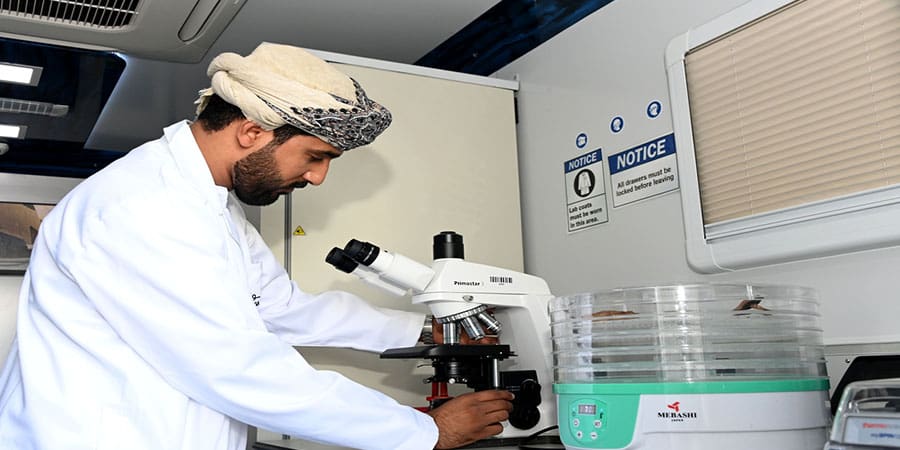 تدشين أول مختبر بحثي متنقل للموارد الوراثية وعلوم الحياة بعُمان 