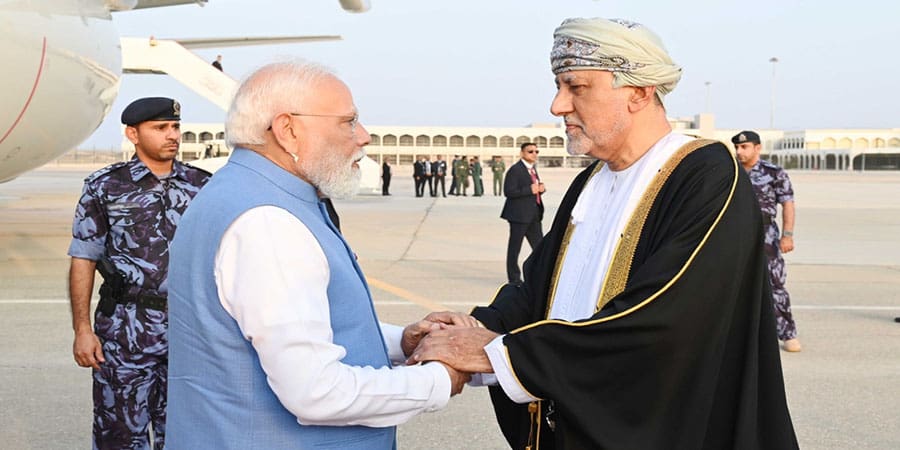 رئيسُ الوزراء الهندي يصل إلى سلطنة عُمان 