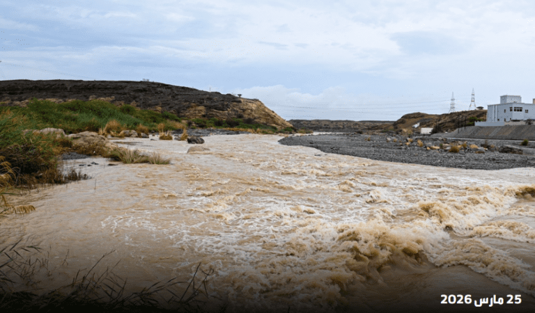 أمطار السيب والعامرات تغرق الشعاب.. جريان الأودية وارتفاع منسوب السدود