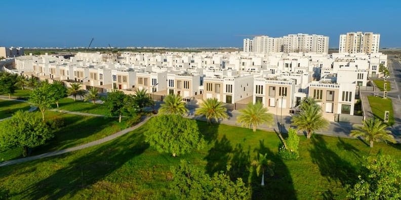 عقارات عُمان تقفز 15.9%.. ومسقط تتصدر الارتفاع بـ43% 