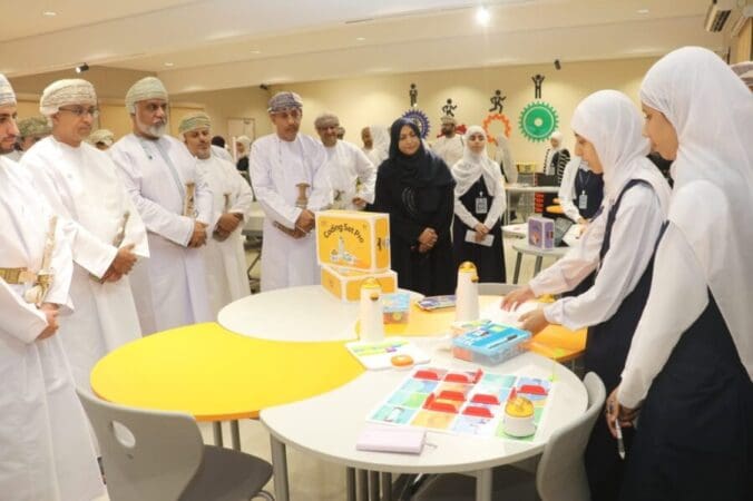 تدشين مراكز أوكيو للابتكار والذكاء الاصطناعي بمدارس الداخلية 