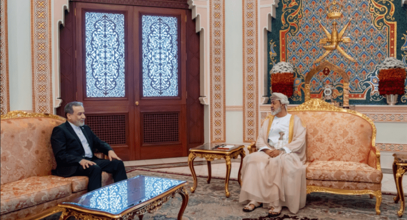 جلالةُ السُّلطان المُعظّم يستقبلُ وزير الخارجية الإيراني