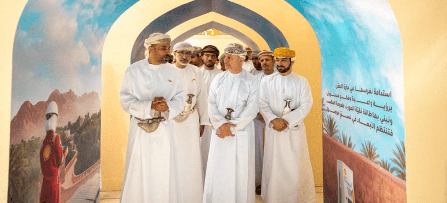 هدية شل للوطن تُحيي حارة العقر بنزوى بحلول الطاقة المتجددة 