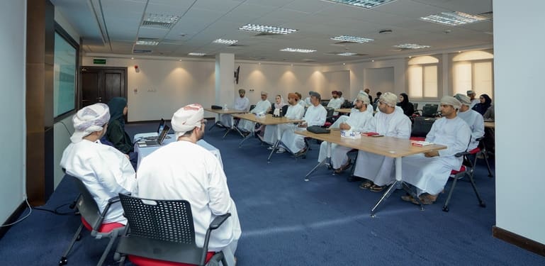 المالية والبنكي المركزي يستعرضان أدوات الاستثمار المحلي لعام 2026 