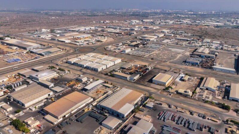 عُمان تعزز مكانتها الاستثمارية.. تصنيفات عالمية متقدمة ونمو قوي للأنشطة