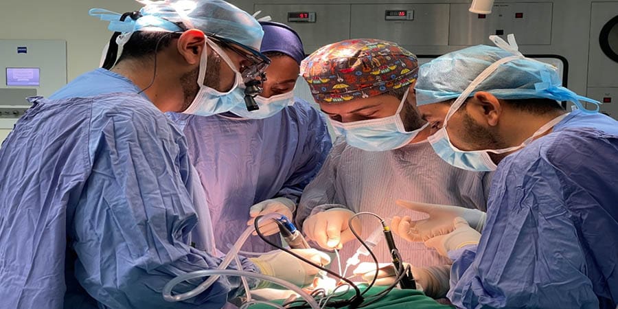 مستشفى النهضة ينجح في توطين عمليات توسعة محجر العين لأول مرة