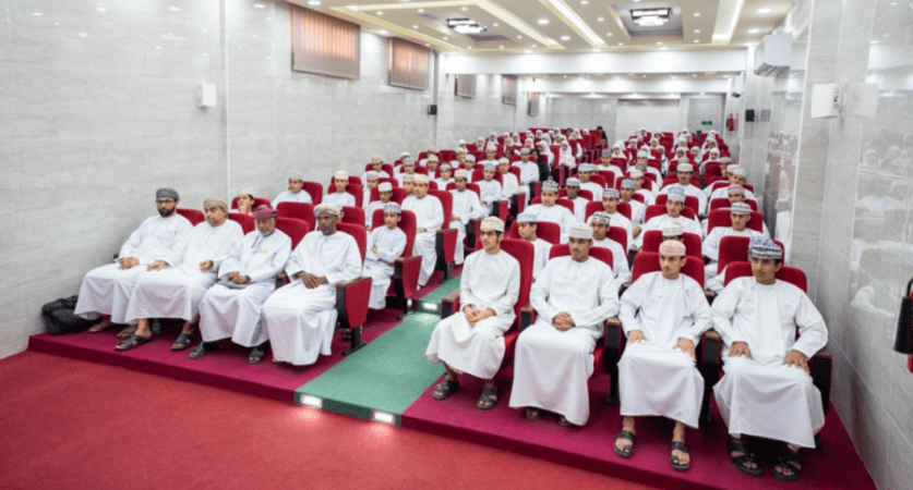 حملةُ أخضر.. بناءُ جيلٍ واعٍ بمهنِ المستقبل والاستدامة في عُمان