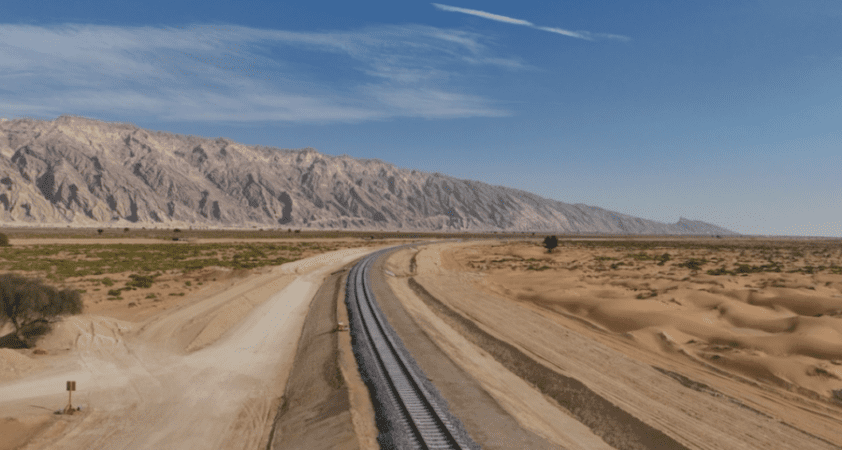 قطار عُمان والإمارات.. إنجاز 40% من المشروع وحلم الربط يقترب من الواقع 