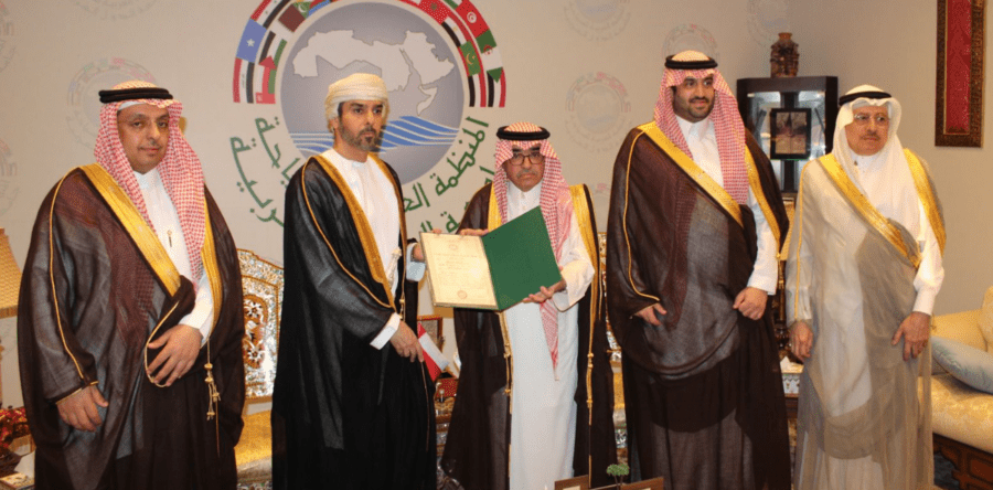 المنظمة العربية للسياحة تمنح جلالة السلطان المعظم وسام القلادة الممتازة 