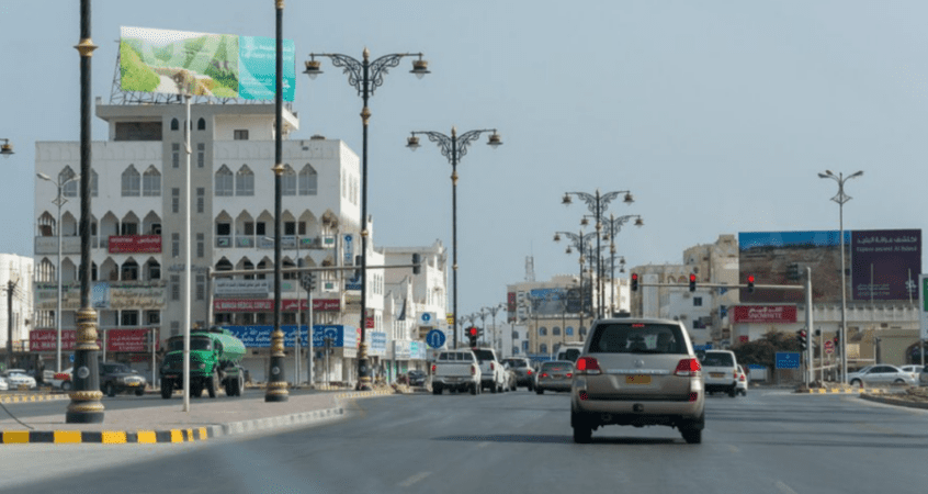 كيف تدمج بلدية ظفار الاستدامة في الأحياء القديمة دون تغيير هويتها؟