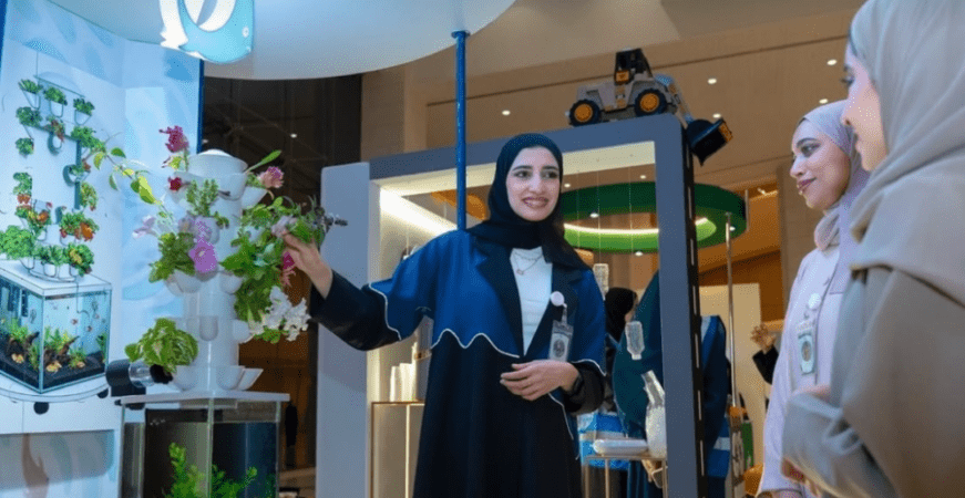 شركة طلابية تطور جهاز زراعة مائية ذكي ذاتي التشغيل