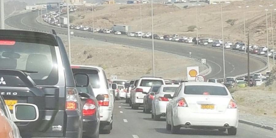 طريق الخامسة بالعامرات متى ينتهي خطر الزحام والحوادث؟ 
