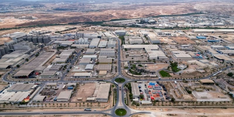 عُمان تكسر الاحتكار.. كيف جذبت 5 مليارات ريال استثمارات بفضل شفافية السوق؟ 