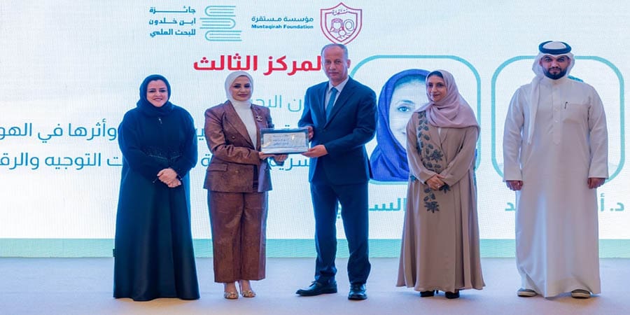 إنجاز عُماني.. عالية السعدية تحصد جائزة ابن خلدون بالبحرين 