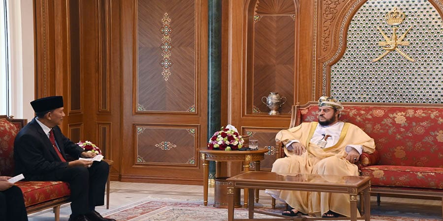 نيابة عن جلالة السلطان.. السيد أسعد يودع سفير إندونيسيا 
