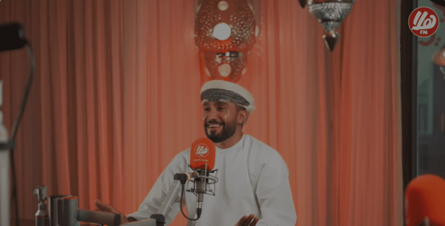 بالفيديو.. عُماني يروي رحلة 15 عامًا من الدراسة وا