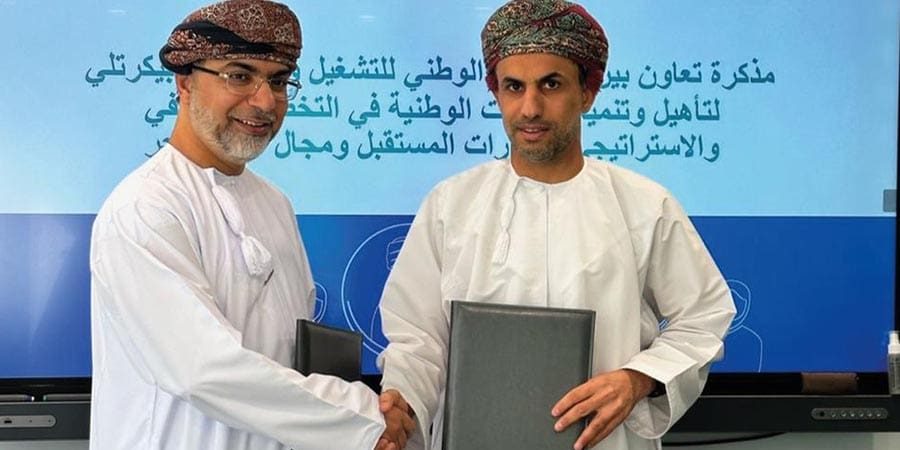 وقع على المذكرة من جانب البرنامج الوطني للتشغيل خالد بن سالم الغماري، ومن جانب الأكاديمية عباس آل حميد