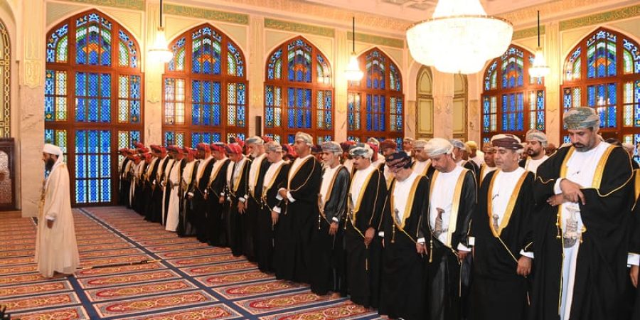 السّيد فهد يؤدّي صلاة عيد الأضحى المبارك
