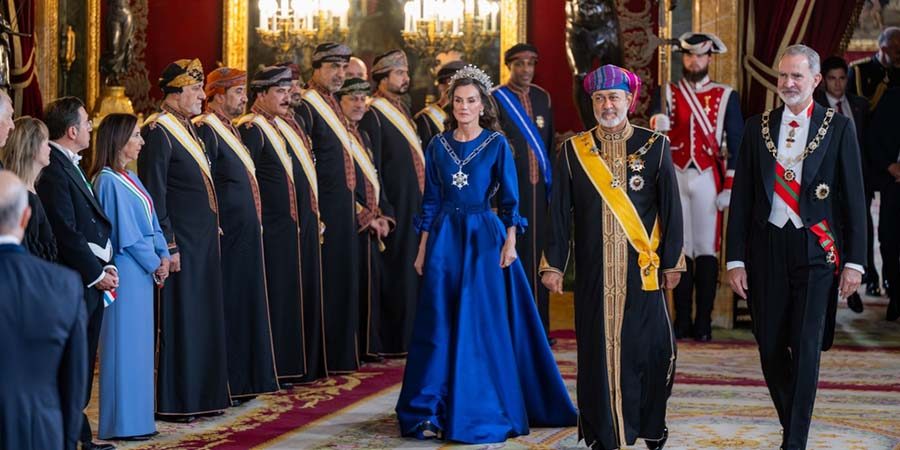 مأدبةَ عشاء رسميّةً