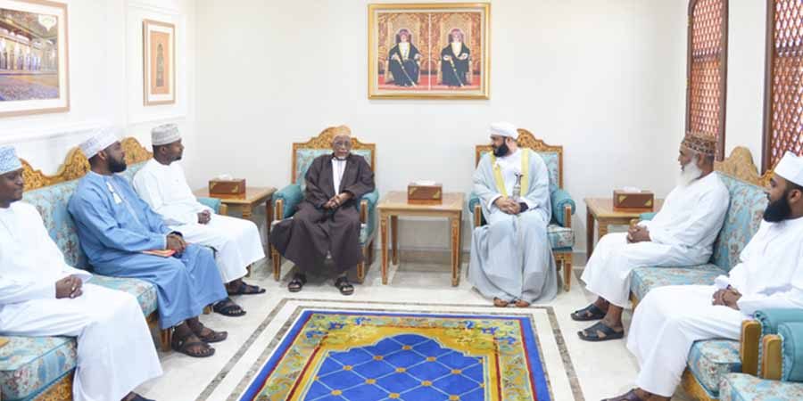 معالي الدكتور محمد بن سعيد المعمري جانب من اللقاء ـ أرشيفية