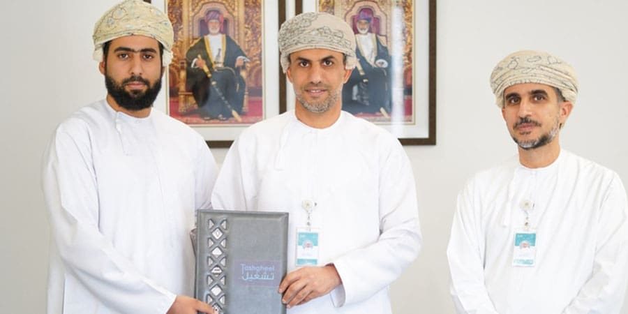 وقع على المذكرة من جانب البرنامج الوطني للتشغيل خالد بن سالم الغماري رئيس مسار بناء القدرات بالبرنامج، ومن جانب الأكاديمية سعيد بن سلطان الشيذاني الرئيس التنفيذي لأكاديمية براعة.