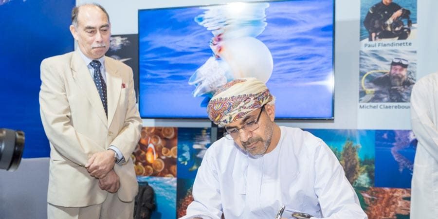 دشن الكتاب معالي الدكتور سعود بن حمود الحبسي، وزير الثروة الزراعية والسمكية وموارد المياه.