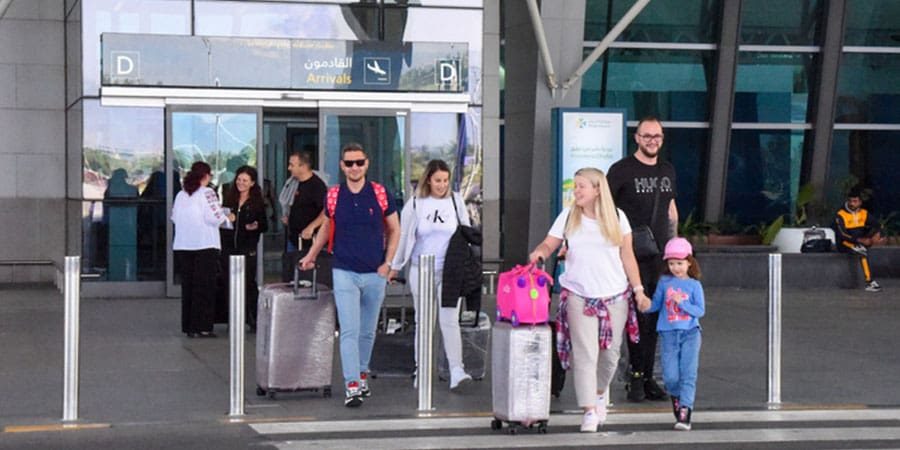 مطار صلالة أول رحلة رومانية على متنها 116 سائحًا