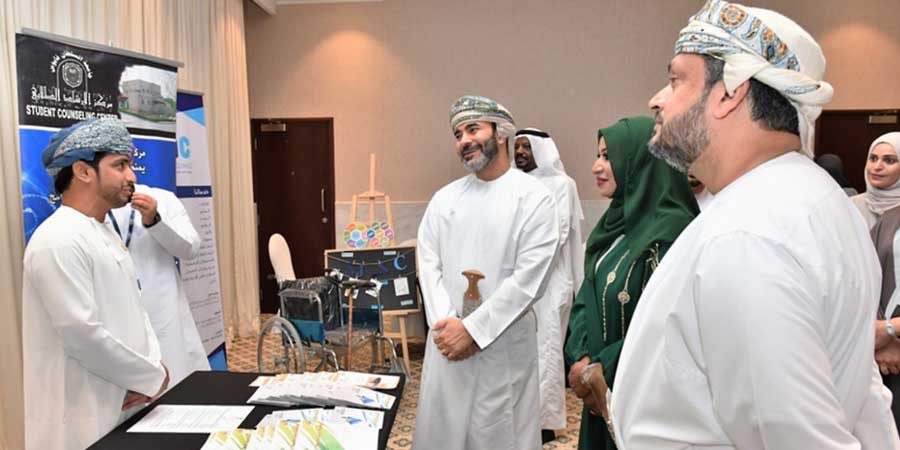 وزارة الصحة رعى افتتاح المؤتمر سعادة الشيخ راشد بن أحمد الشامسي وكيل وزارة التنمية الاجتماعية.