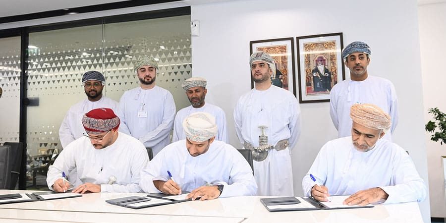 رعى حفل التوقيع سعادة الشيخ الدكتور منصور بن طالب الهنائي رئيس هيئة تنظيم الخدمات العامة المشرف العام على البرنامج الوطني للتشغيل.