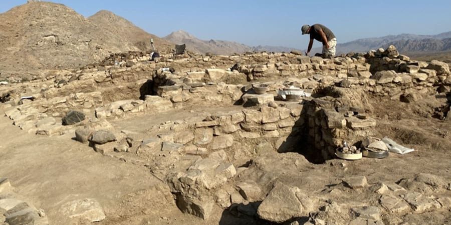 ولاية ضنك كما تم العثور على أوعية فخّارية أخرى وسلالم ومواقد للطبخ في الموقع.