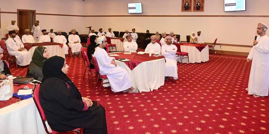 وزارة العمل اللقاء التعريفي بالبحوث والدراسات المختارة للتطبيق في وحدات الجهاز الإداري للدولة