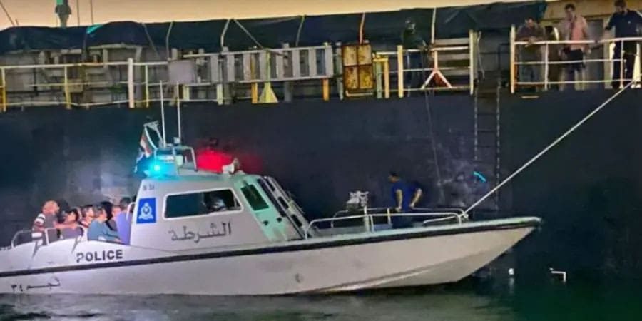 خفر السواحل جانب من عملية الإجلاء