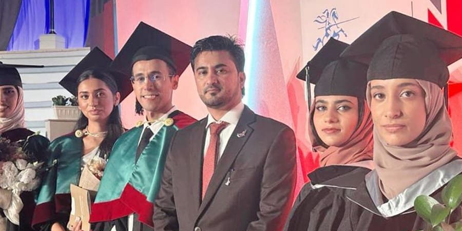 سفارة سلطنة عُمان بقبرص سفارة سلطنة عُمان بقبرص تحتفل بتخرّج عدد من الأطباء العُمانيين