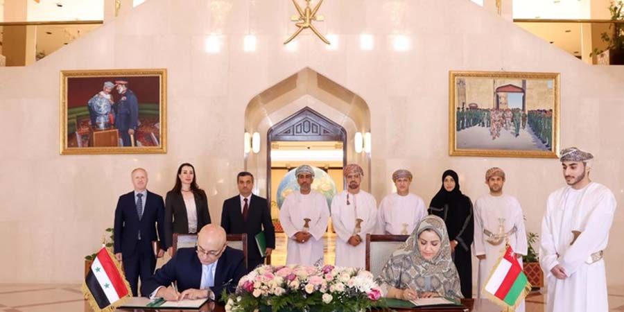 قعت المذكرة من الجانب العُماني سعادة السفيرة الدكتورة زينب بنت علي القاسمية رئيسة المعهد الدبلوماسي