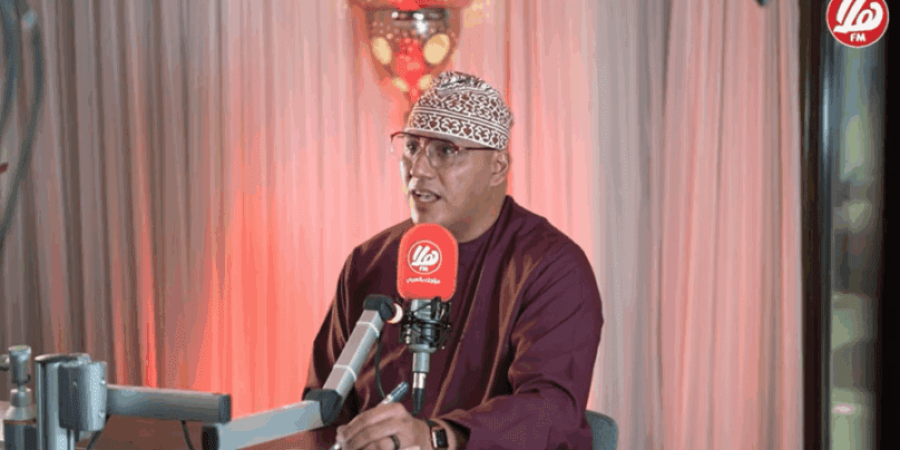 الفنان سلطان العماني