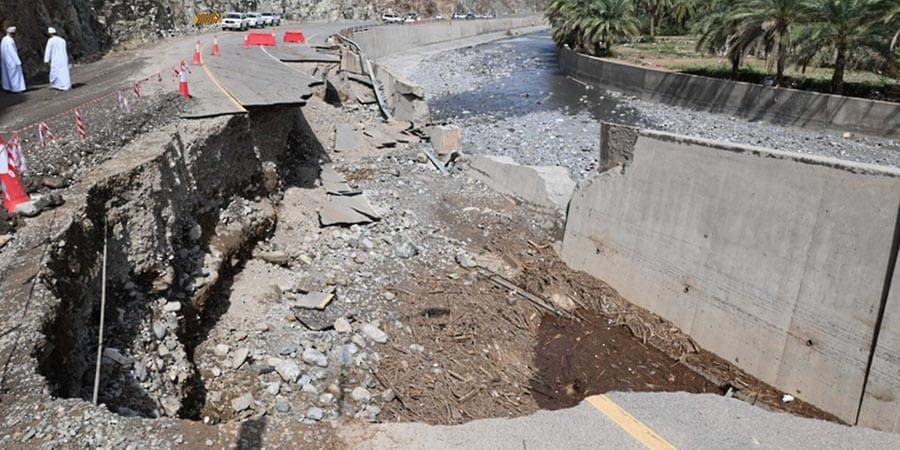 الطرق المتضررة تعبيرية