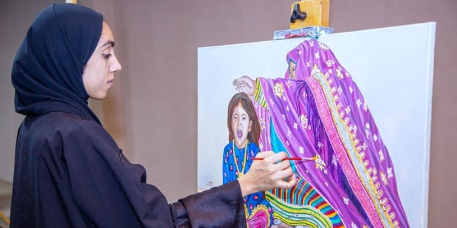 بمشاركة 25 فنانًا تشكيليًّا